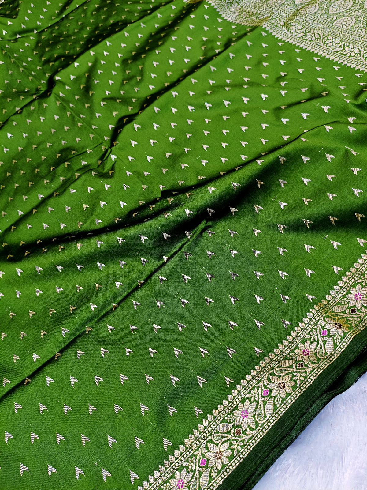 Mehendi Green Shade Reshmi Banarasi Silk Saree