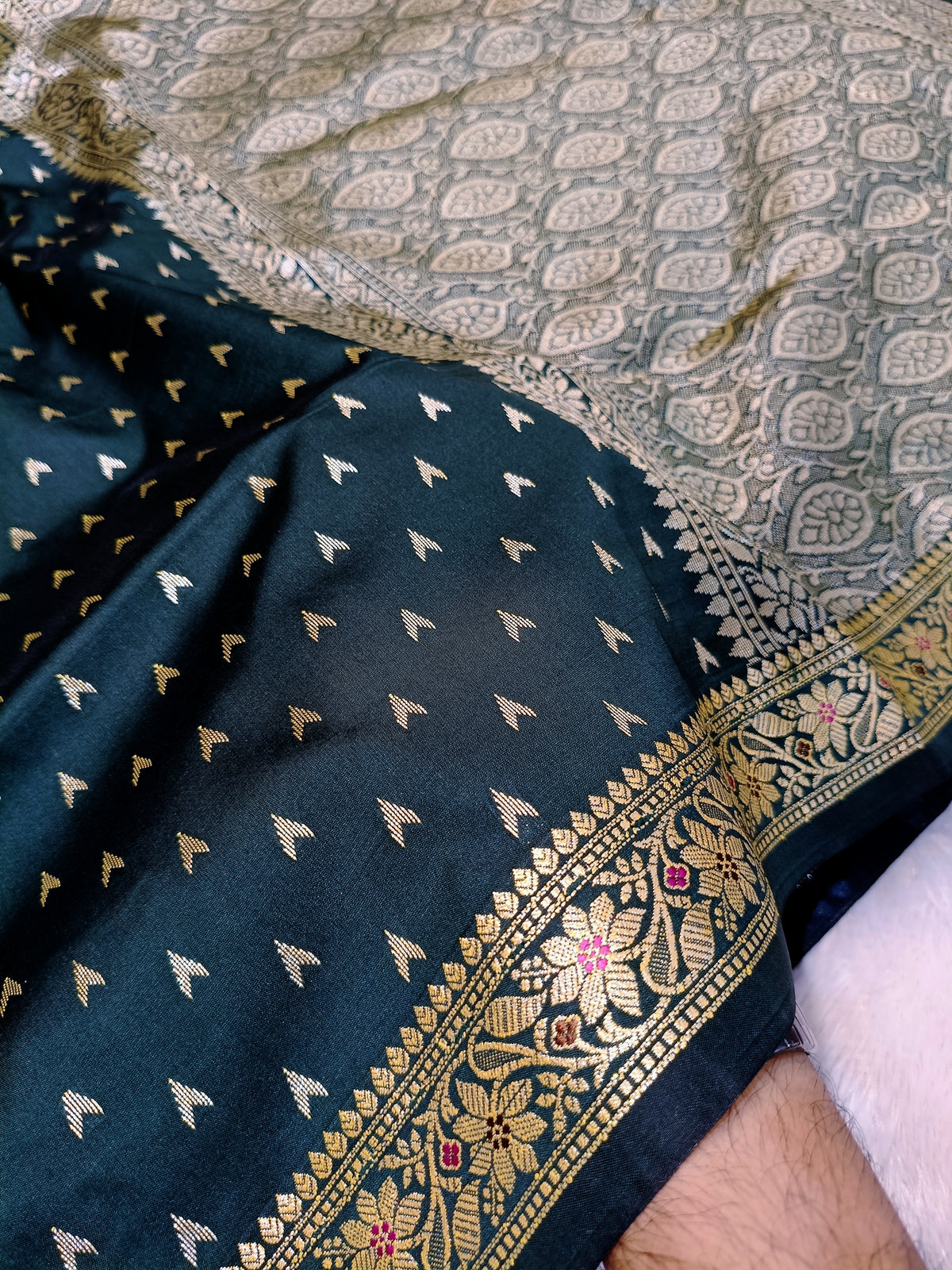 Deep Forest Green Shade Reshmi Banarasi Silk Saree
