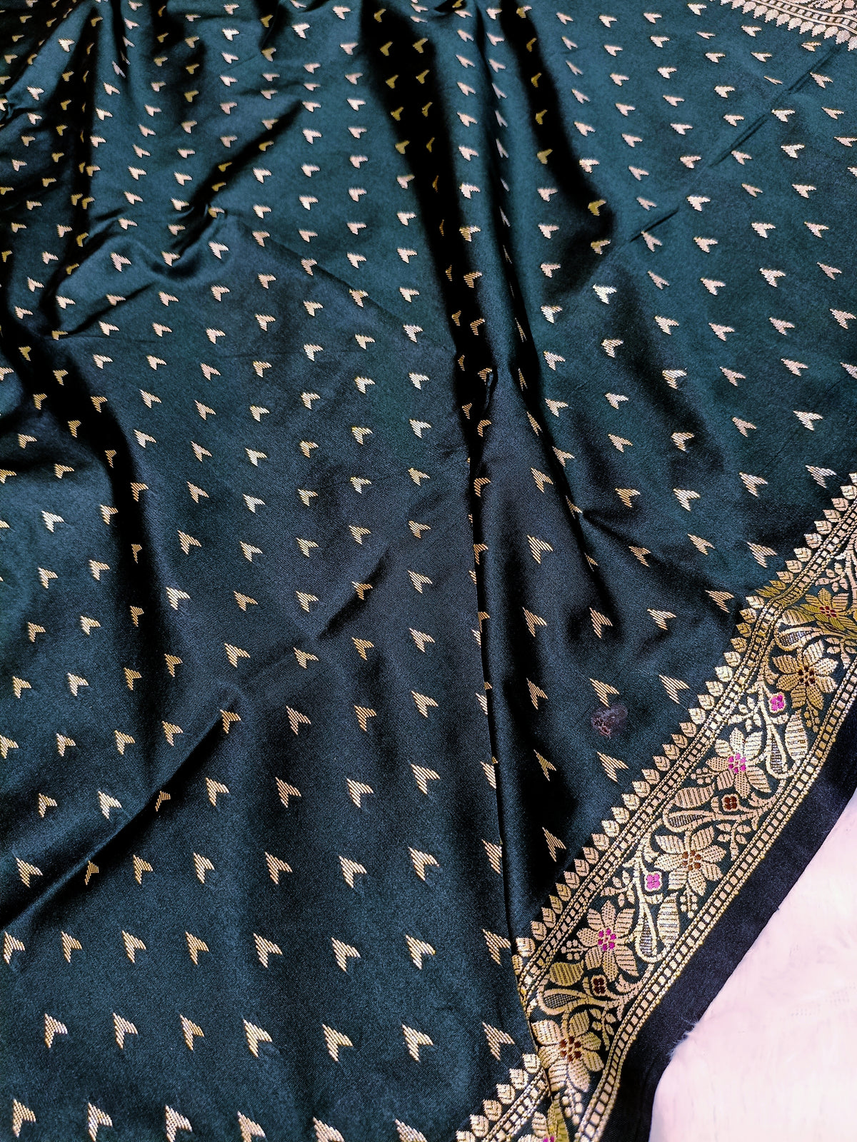 Deep Forest Green Shade Reshmi Banarasi Silk Saree