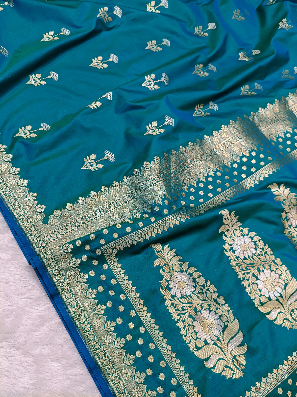 Sea Blue Shade Handwoven Kataan Silk Saree