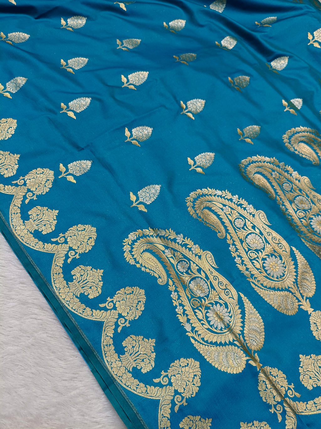 Sea Blue Shade Handwoven Kataan Silk Saree
