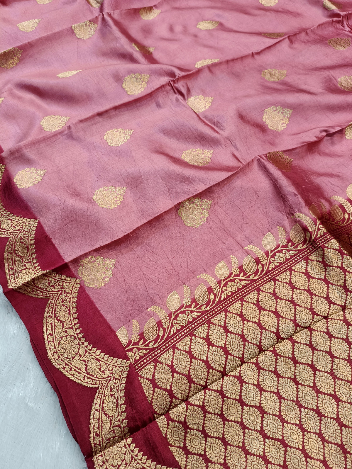 Mauve Pink With Wine Shade Handwoven High Percentage Kataan Silk Banarasi