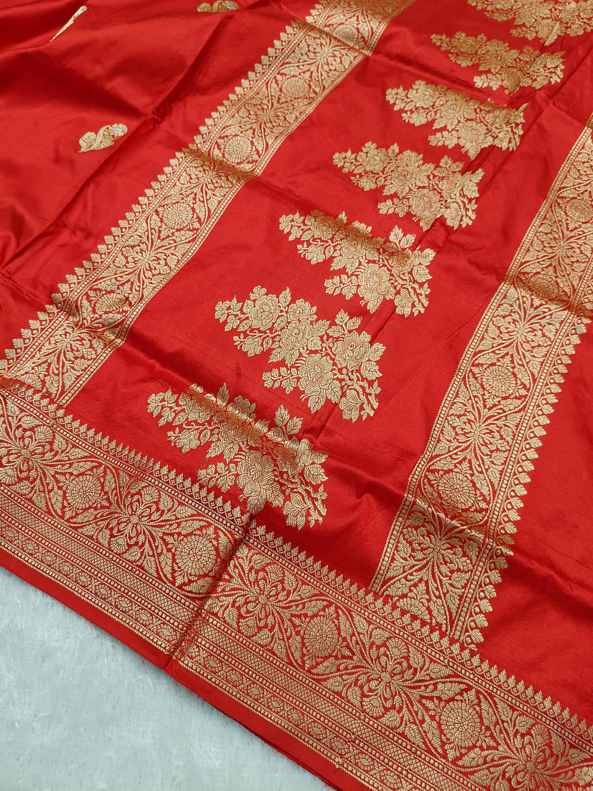 Bridal Red Shade Handwoven High Percentage Zari Kataan Silk Saree