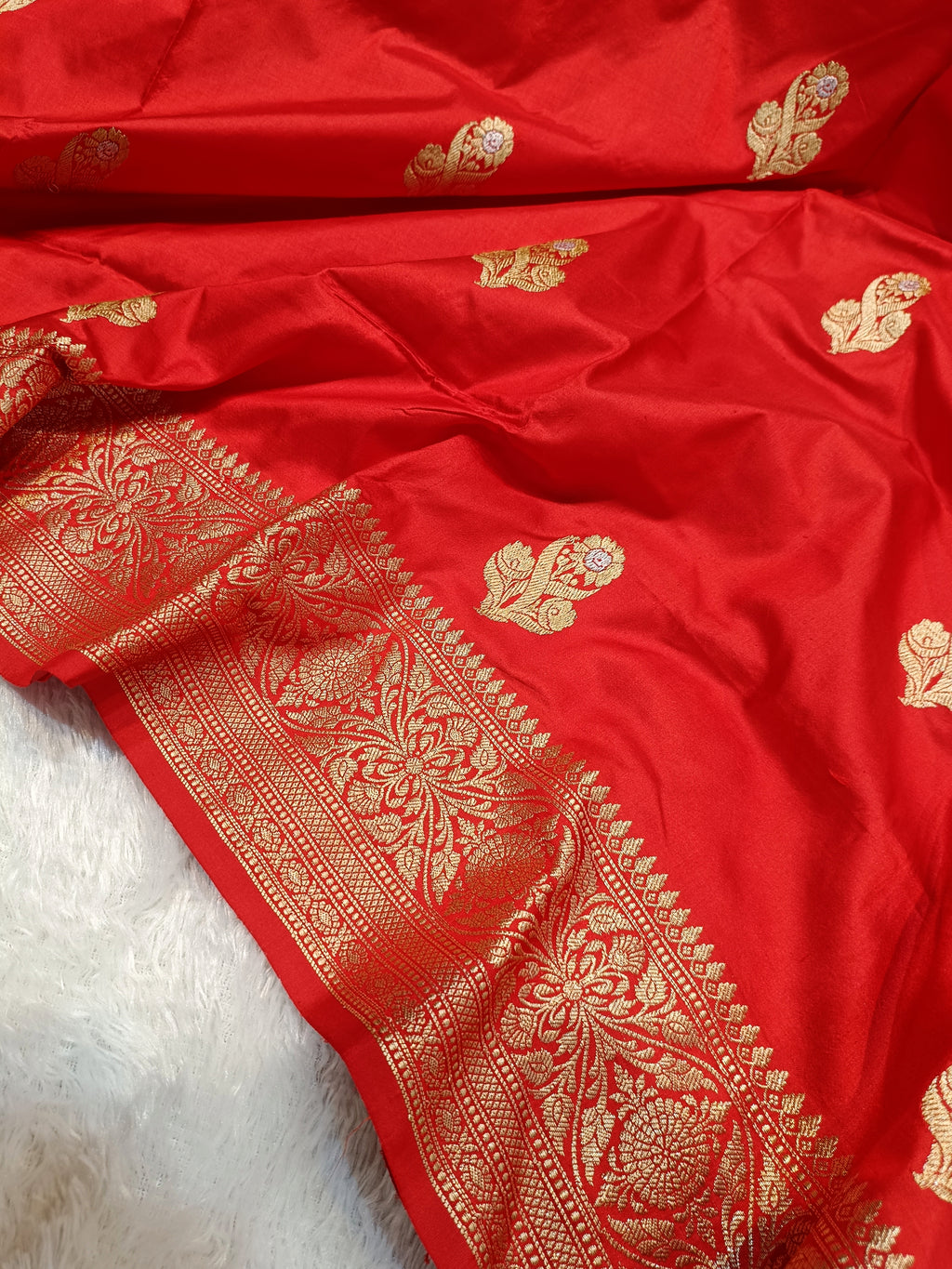 Bridal Red Shade Handwoven High Percentage Zari Kataan Silk Saree