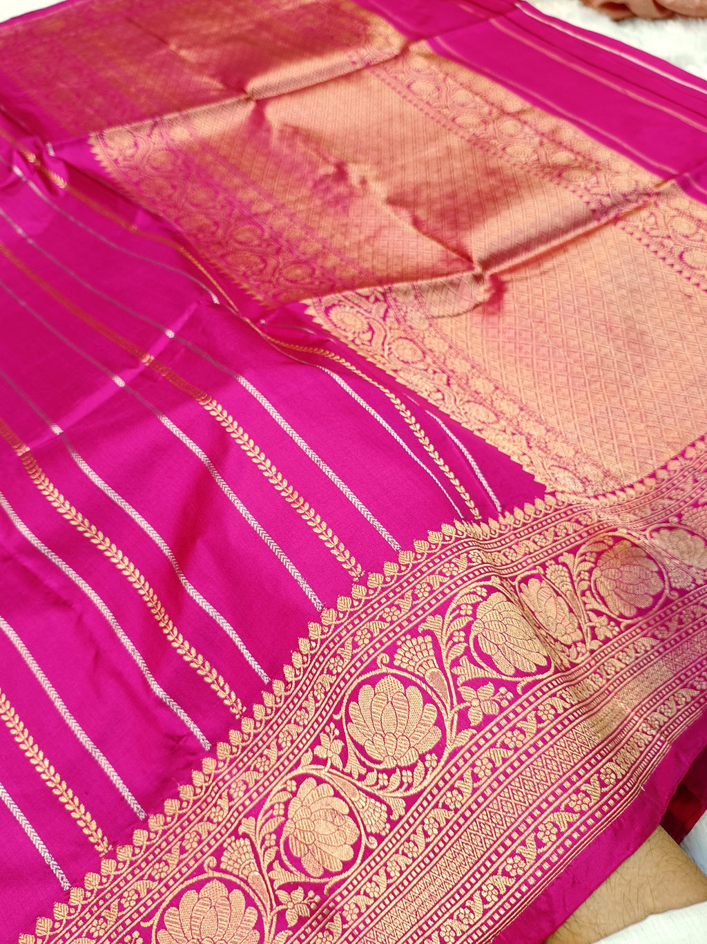 Rani Pink Shade Handwoven High Percentage Kataan Silk Banarasi