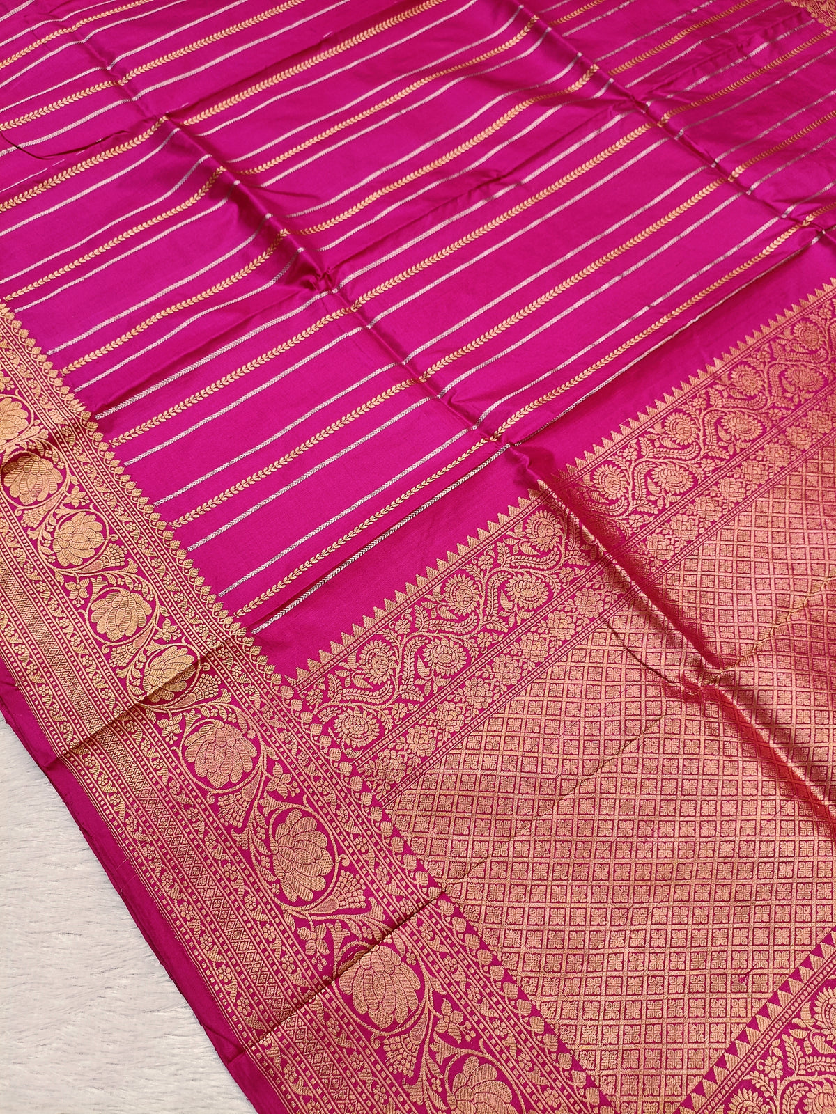 Rani Pink Shade Handwoven High Percentage Kataan Silk Banarasi