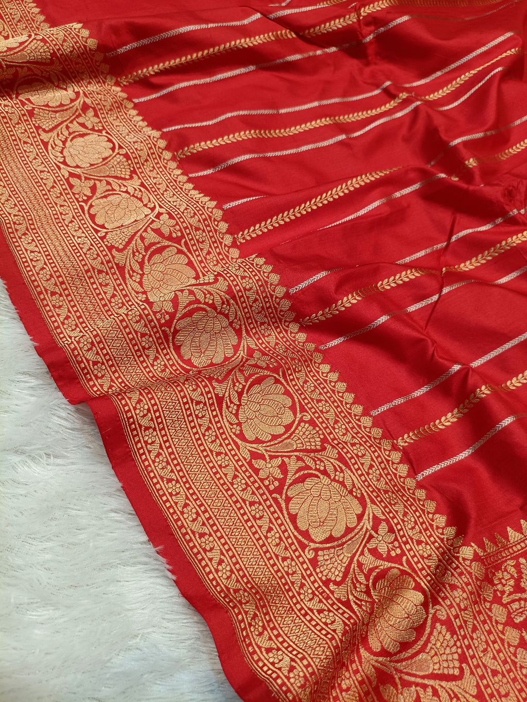 Bridal Red Shade Handwoven High Percentage Kataan Silk Banarasi