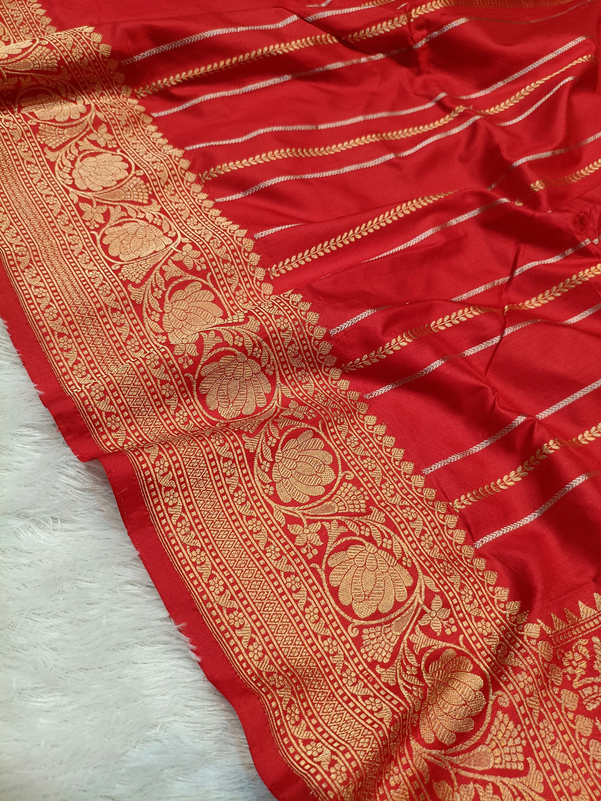 Bridal Red Shade Handwoven High Percentage Kataan Silk Banarasi