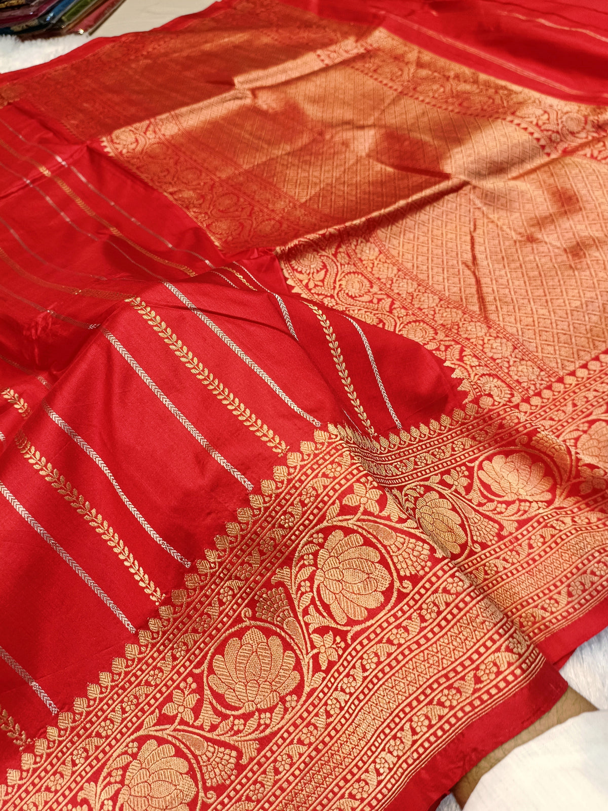 Bridal Red Shade Handwoven High Percentage Kataan Silk Banarasi