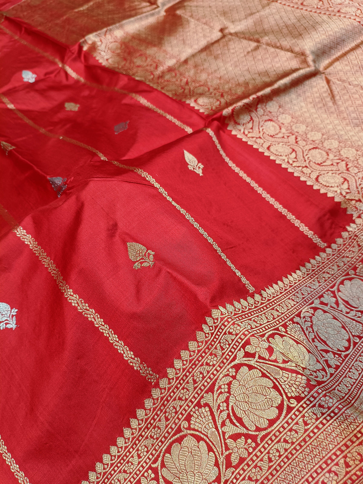 Bridal Red Shade Handwoven High Percentage Kataan Silk Banarasi