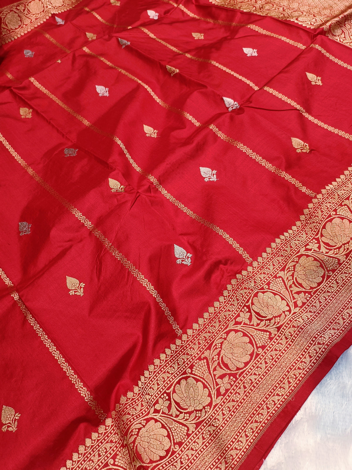 Bridal Red Shade Handwoven High Percentage Kataan Silk Banarasi