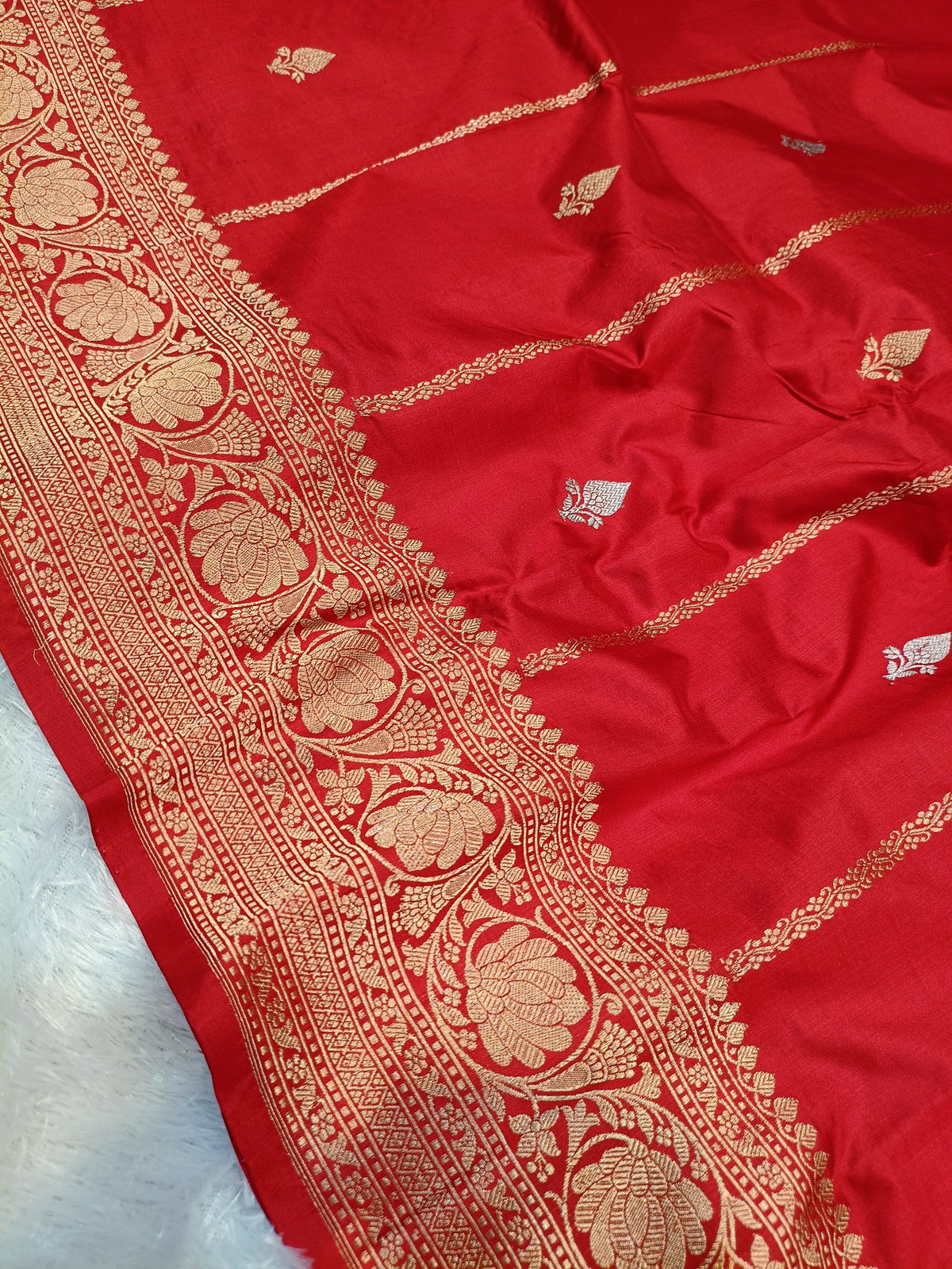 Bridal Red Shade Handwoven High Percentage Kataan Silk Banarasi