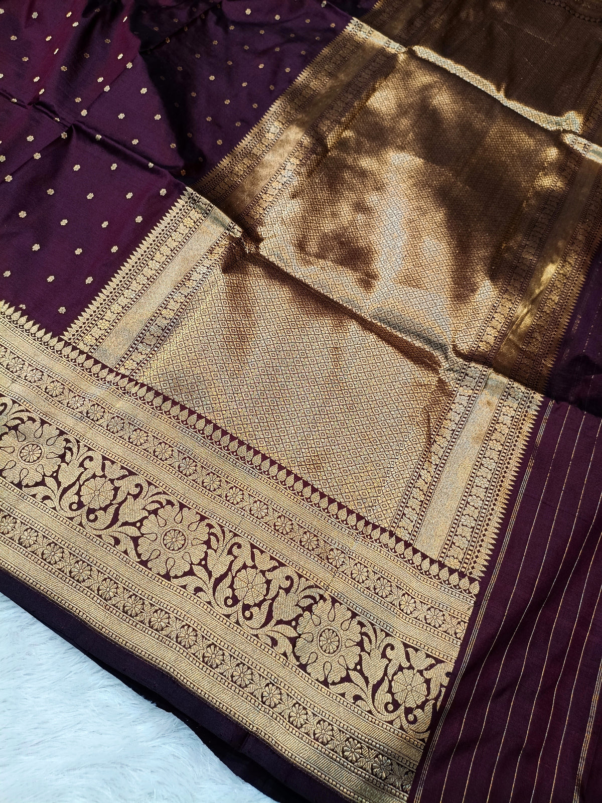 Wine Purple Shade Handwoven High Percentage Kataan Silk Banarasi