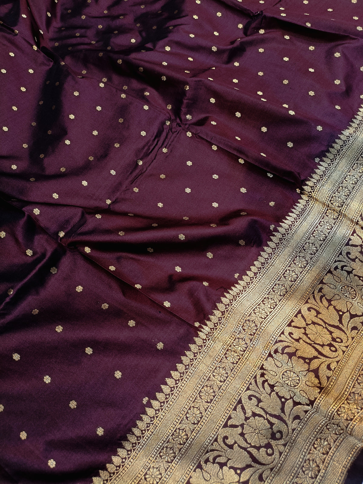 Wine Purple Shade Handwoven High Percentage Kataan Silk Banarasi