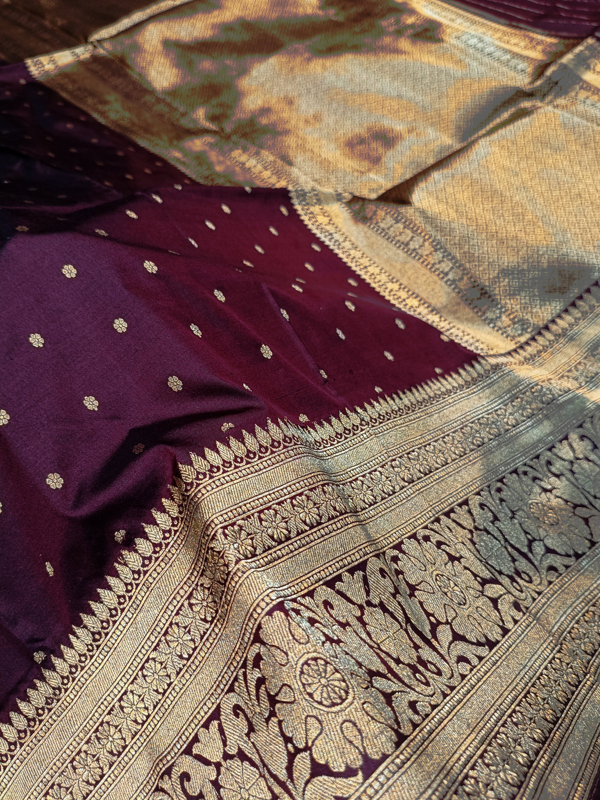 Wine Purple Shade Handwoven High Percentage Kataan Silk Banarasi
