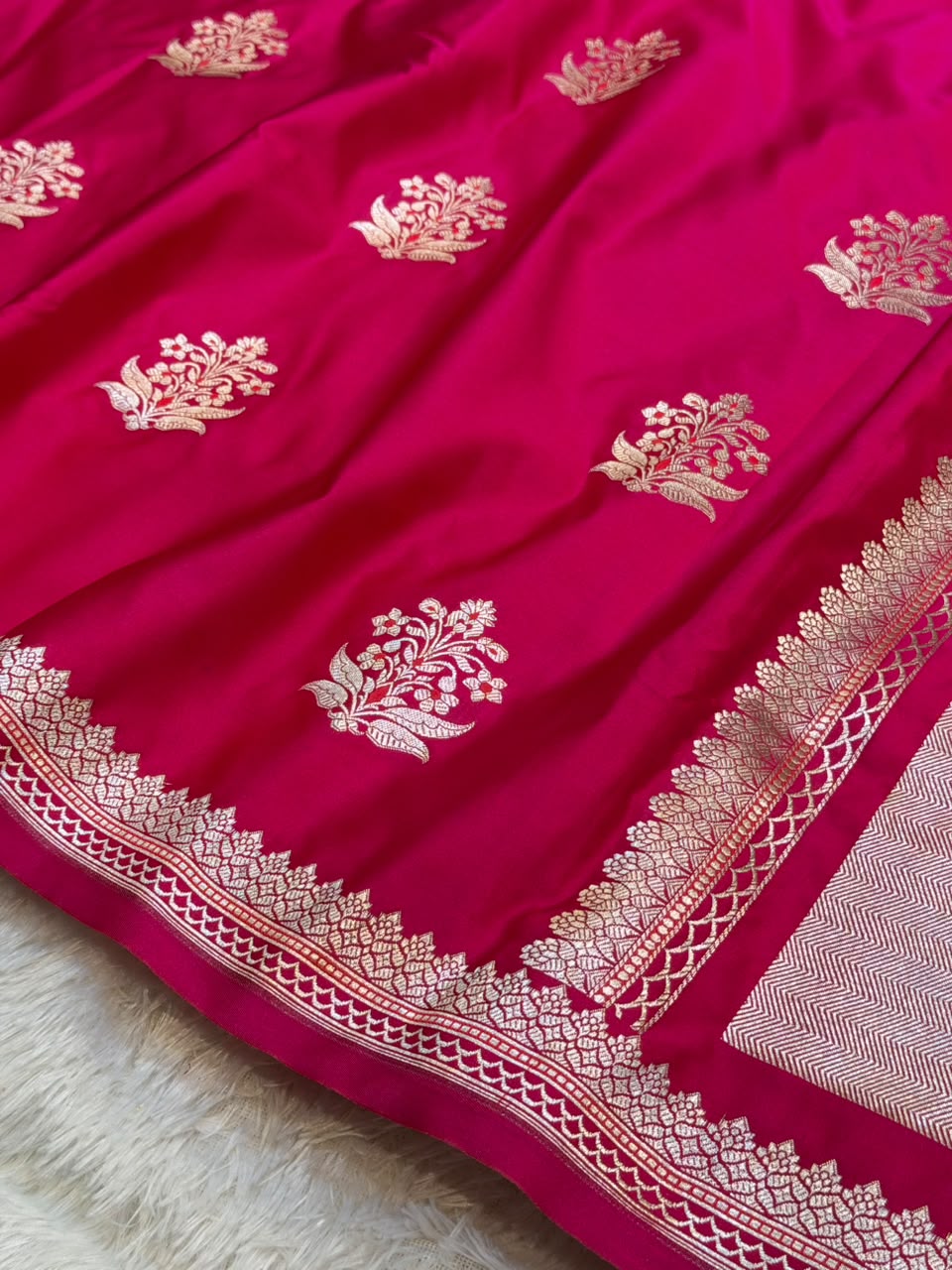 Strawberry Pink Shade Handwoven Kataan Mashru Silk Banarasi