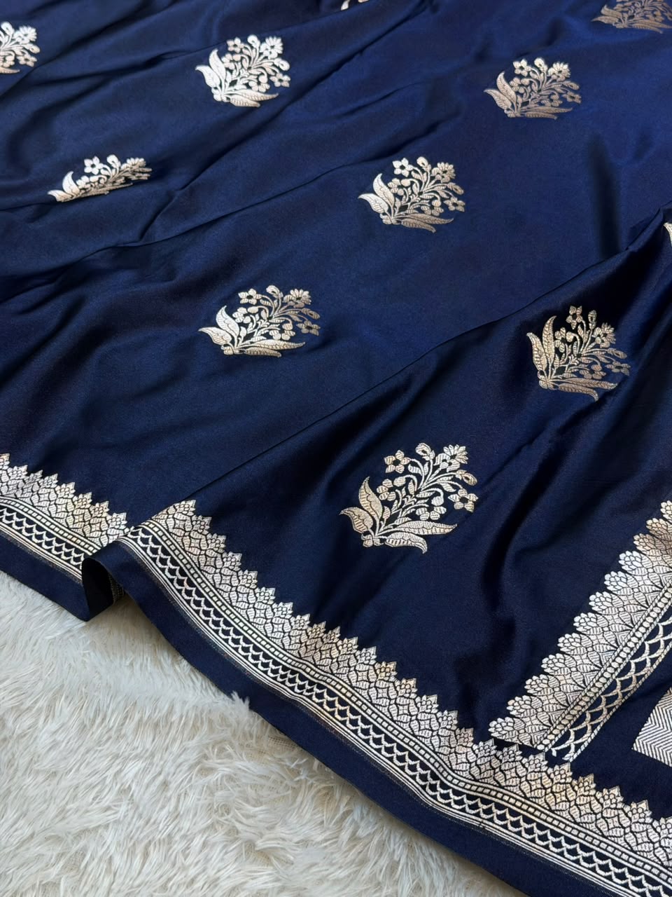 Navy Blue Shade Handwoven Kataan Mashru Silk Banarasi