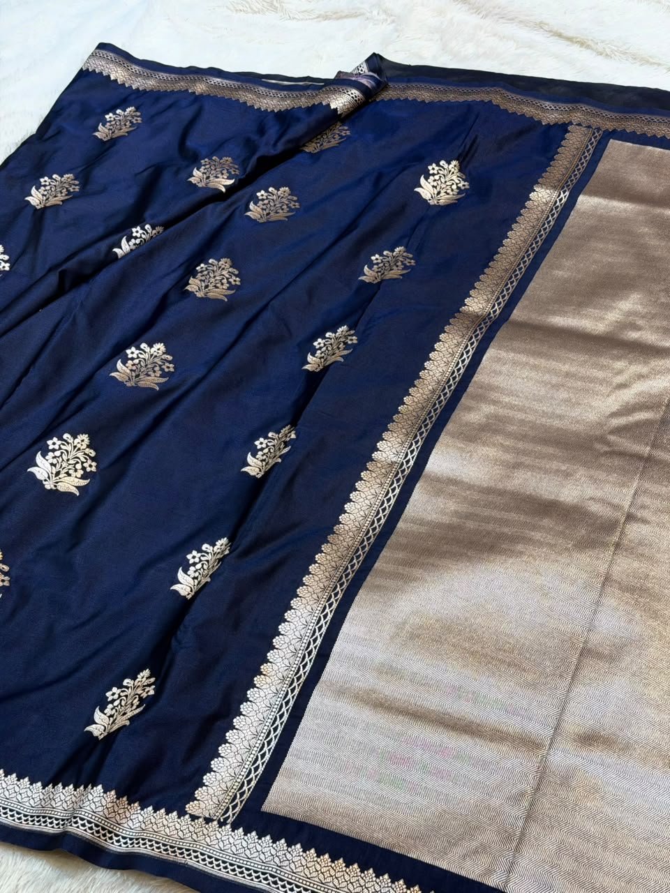 Navy Blue Shade Handwoven Kataan Mashru Silk Banarasi