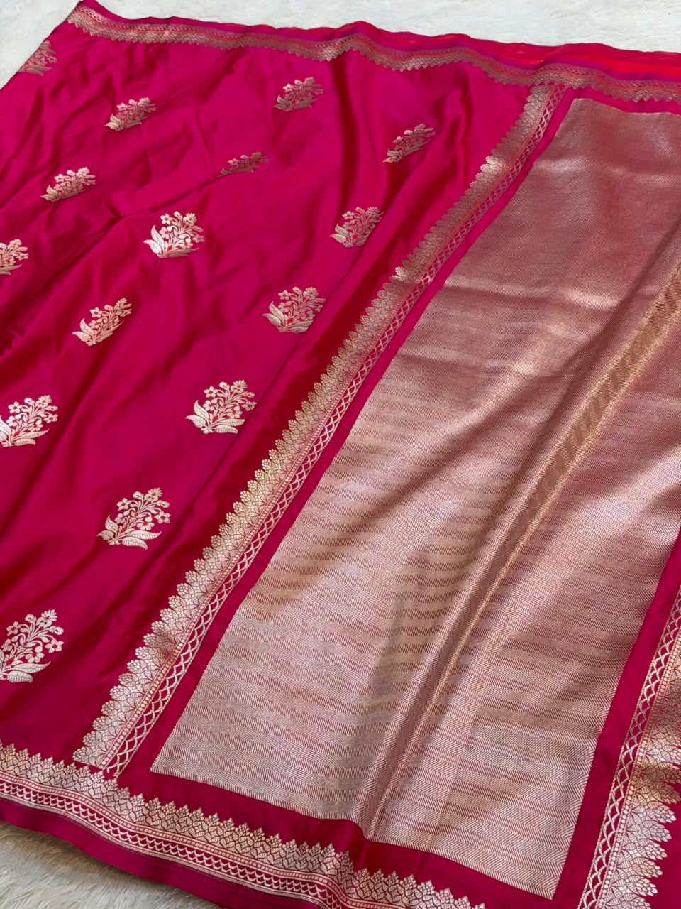 Strawberry Pink Shade Handwoven Kataan Mashru Silk Banarasi