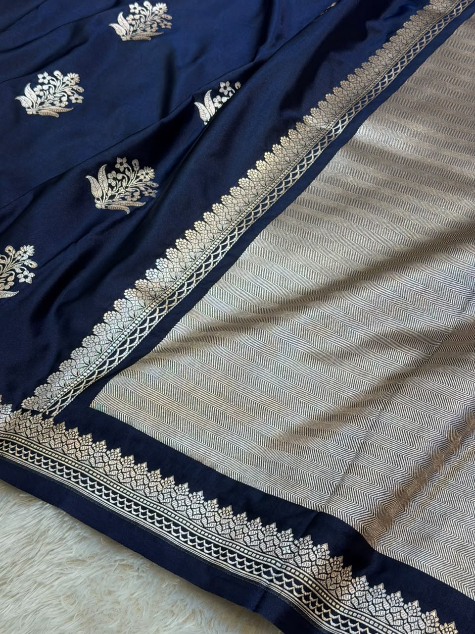 Navy Blue Shade Handwoven Kataan Mashru Silk Banarasi