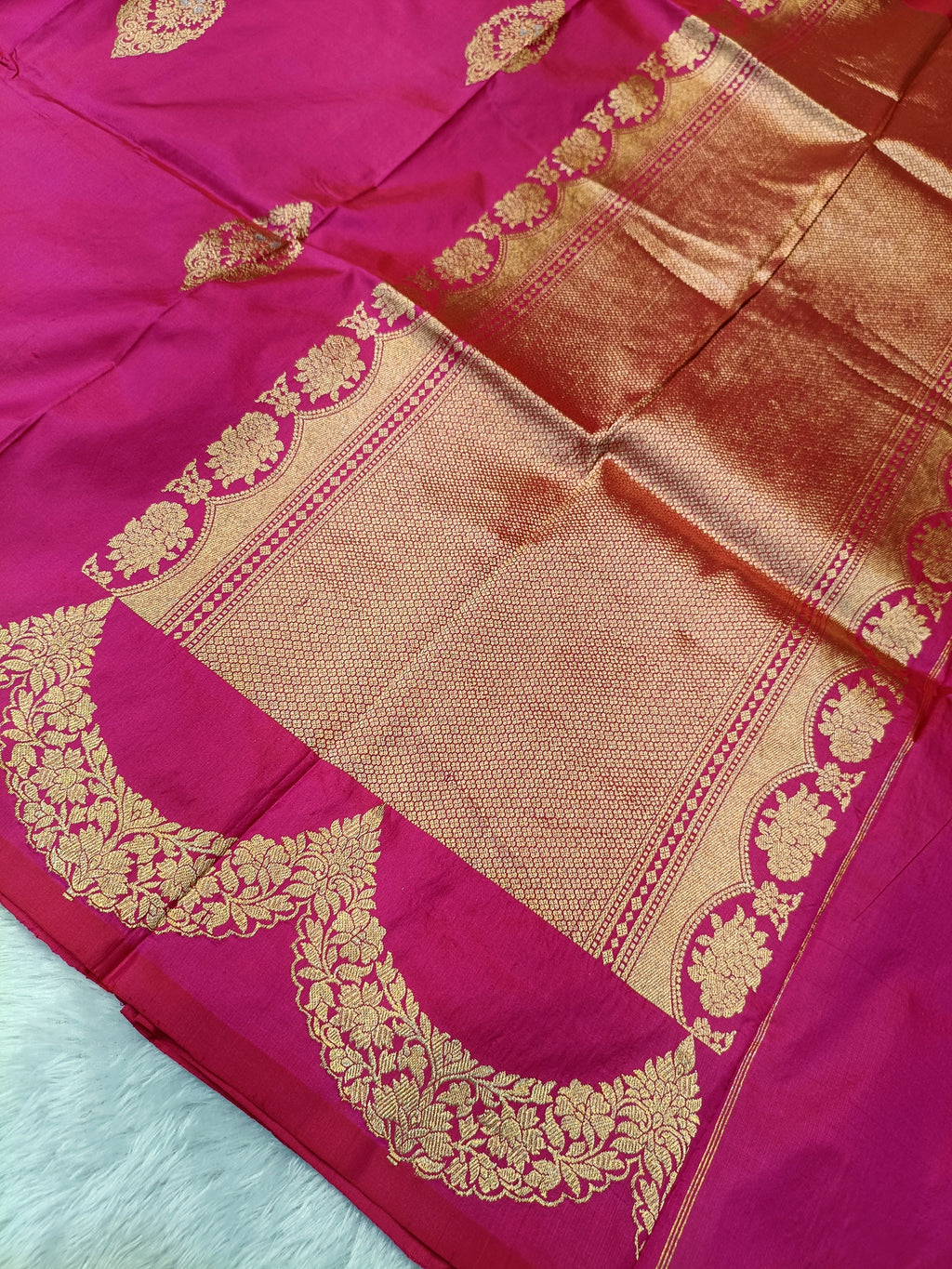 Rani Pink Shade Scale Design Handwoven High Percentage Kataan Silk Saree