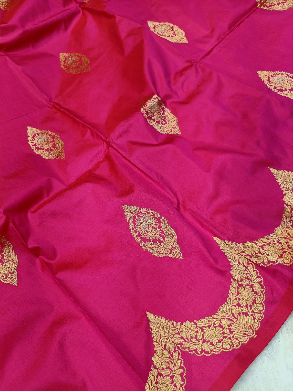 Rani Pink Shade Scale Design Handwoven High Percentage Kataan Silk Saree