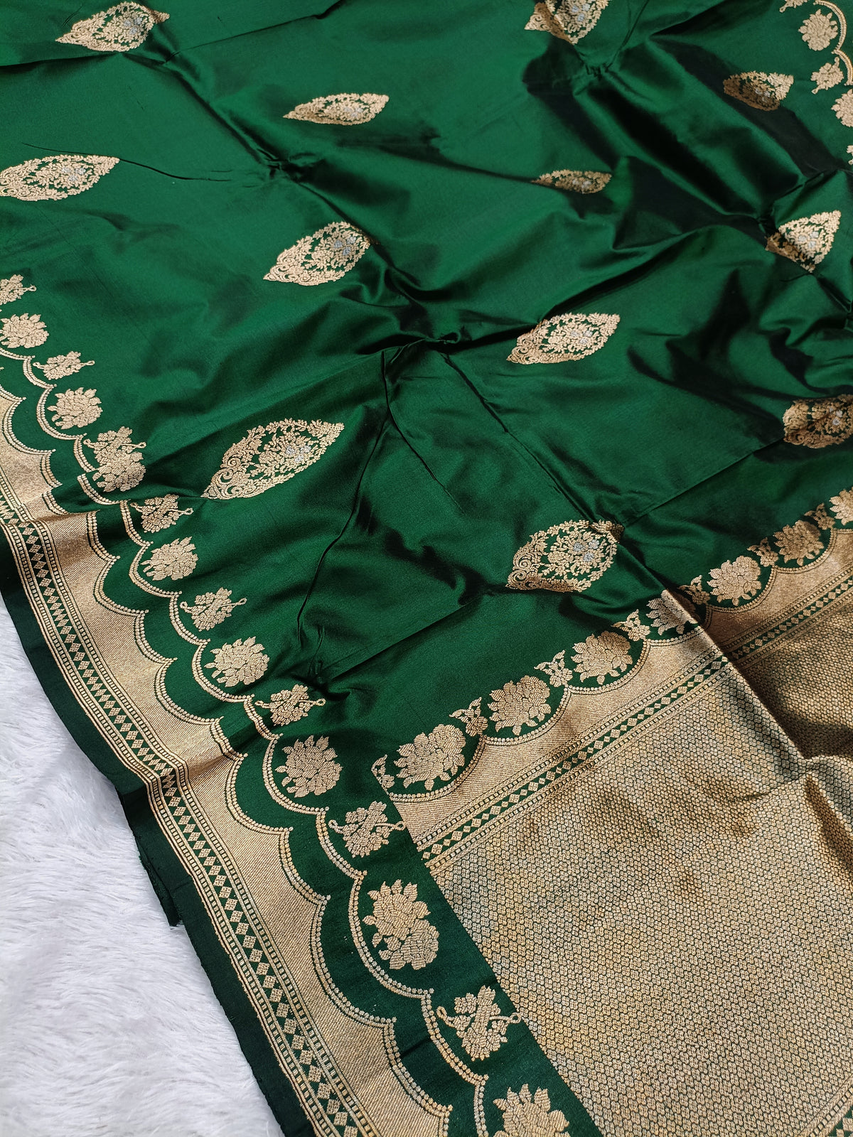 Forest Green Shade Handwoven High Percentage Kataan Silk Saree