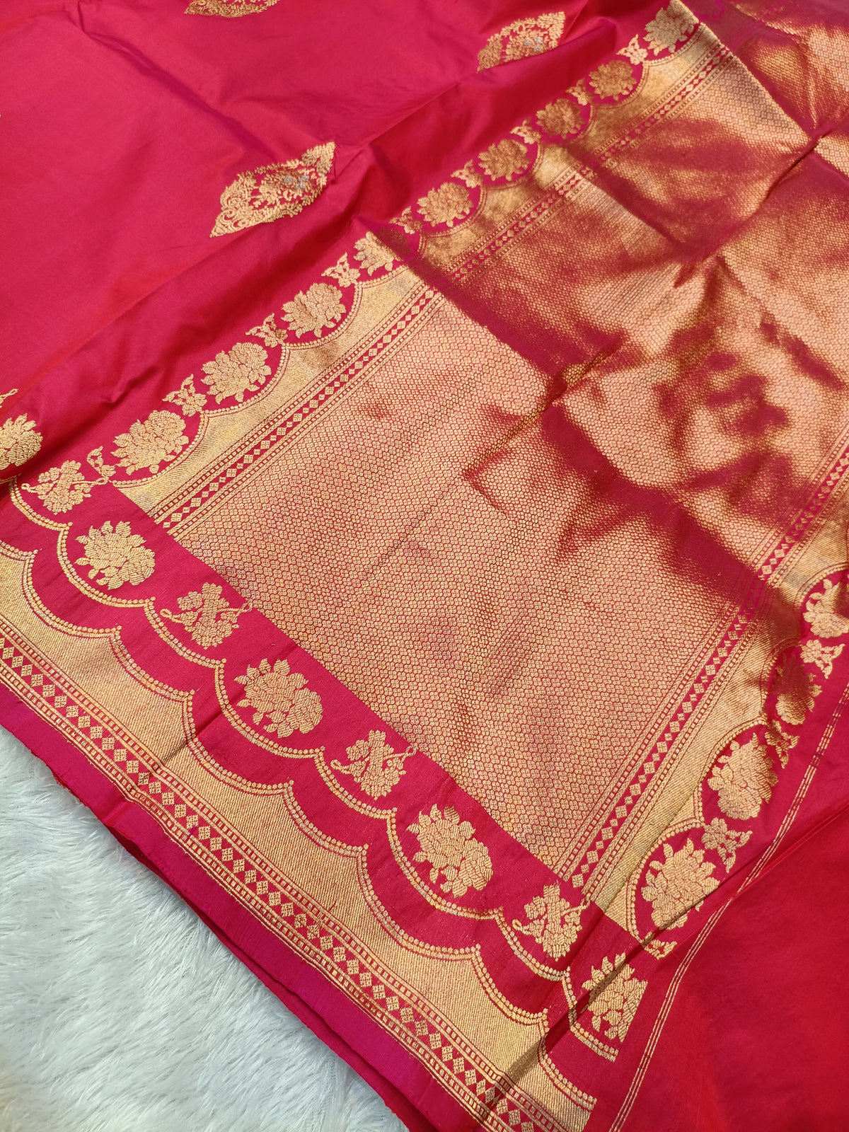Rani Pink Shade Handwoven High Percentage Kataan Silk Banarasi