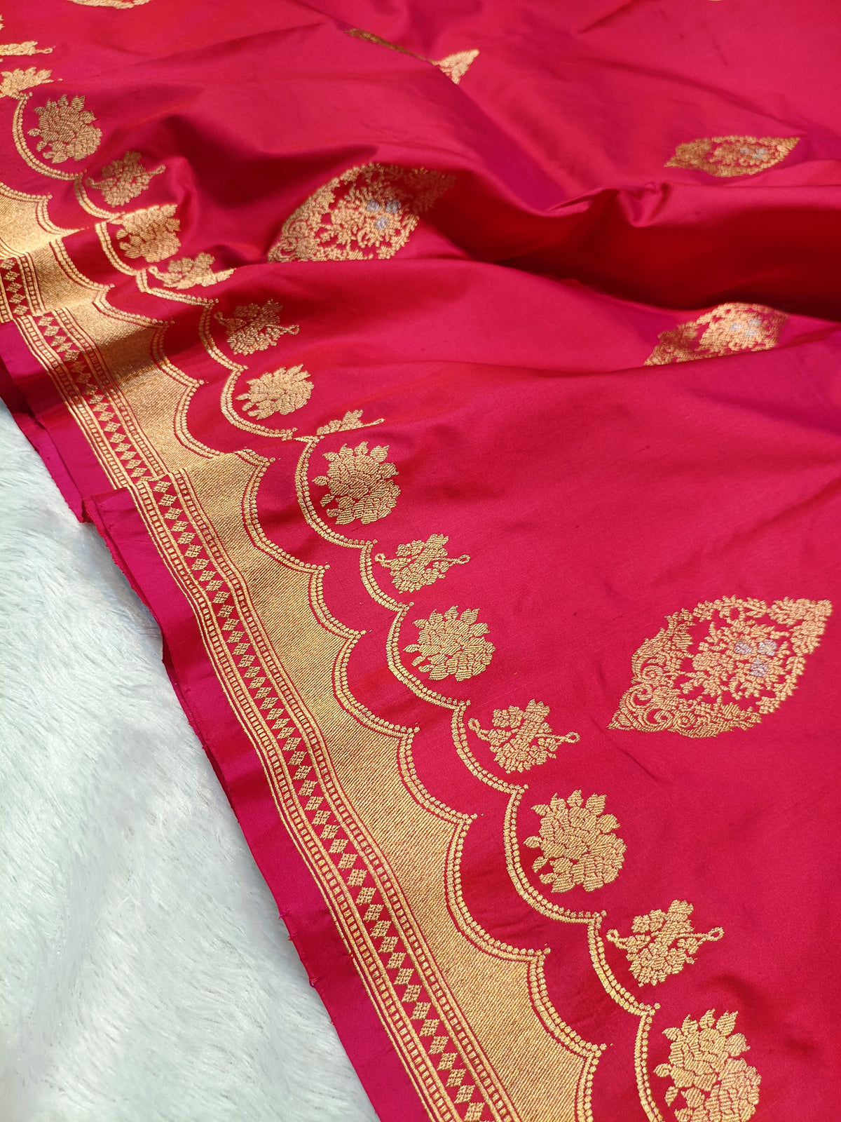 Rani Pink Shade Handwoven High Percentage Kataan Silk Banarasi