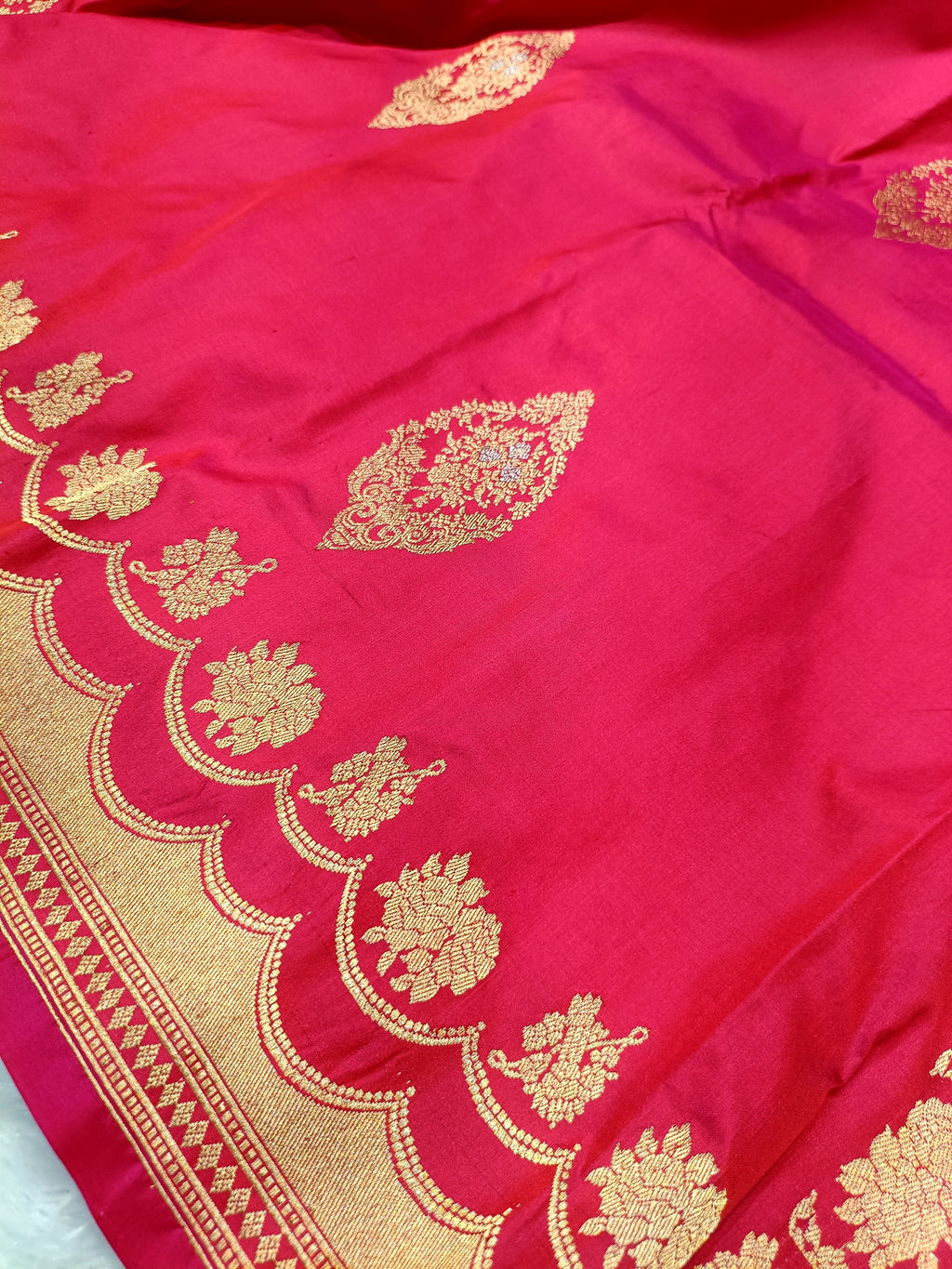 Rani Pink Shade Handwoven High Percentage Kataan Silk Banarasi
