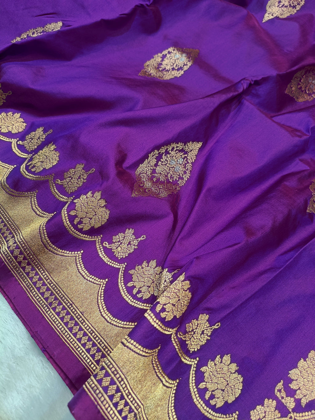 Magenta Purple Shade Handwoven High Percentage Kataan Silk Saree