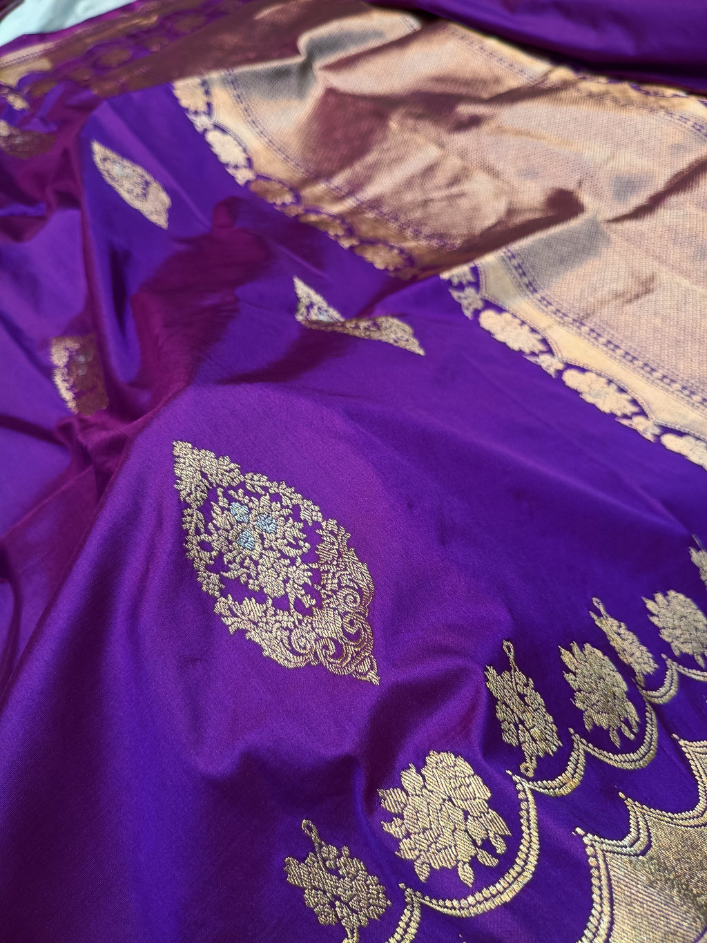 Magenta Purple Shade Handwoven High Percentage Kataan Silk Saree