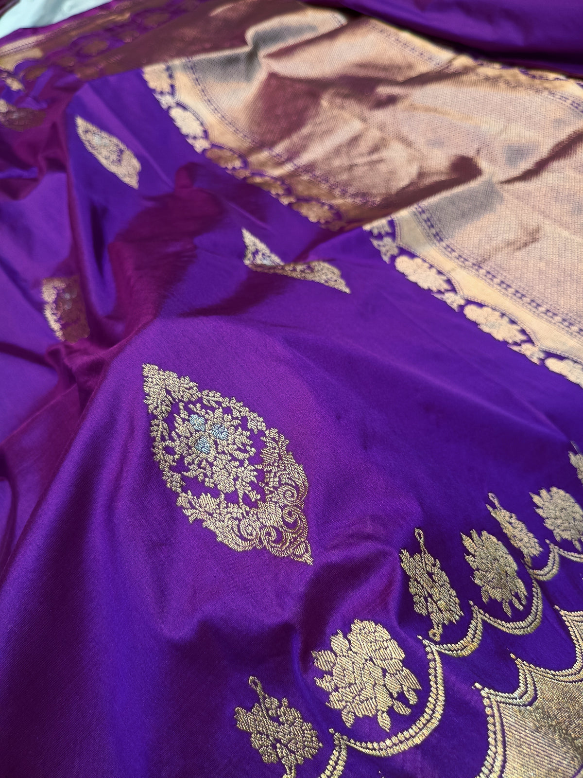 Magenta Purple Shade Handwoven High Percentage Kataan Silk Saree