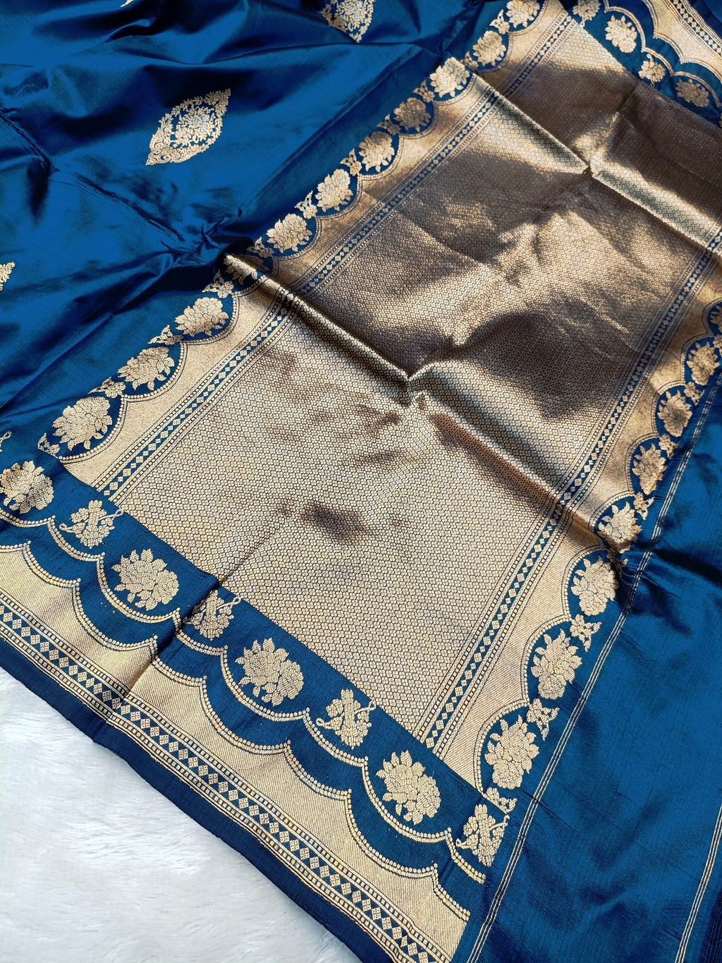 Royal Blue Shade Handwoven High Percentage Kataan Silk Saree