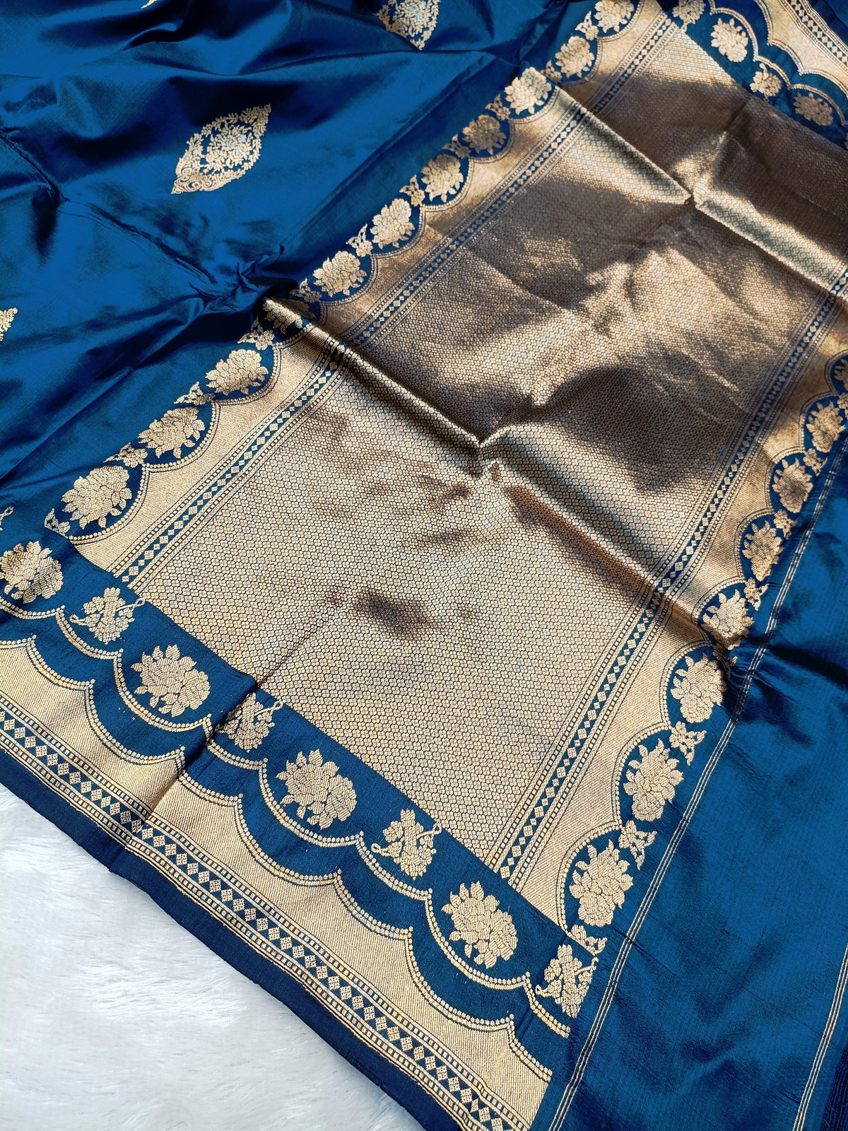 Royal Blue Shade Handwoven High Percentage Kataan Silk Saree