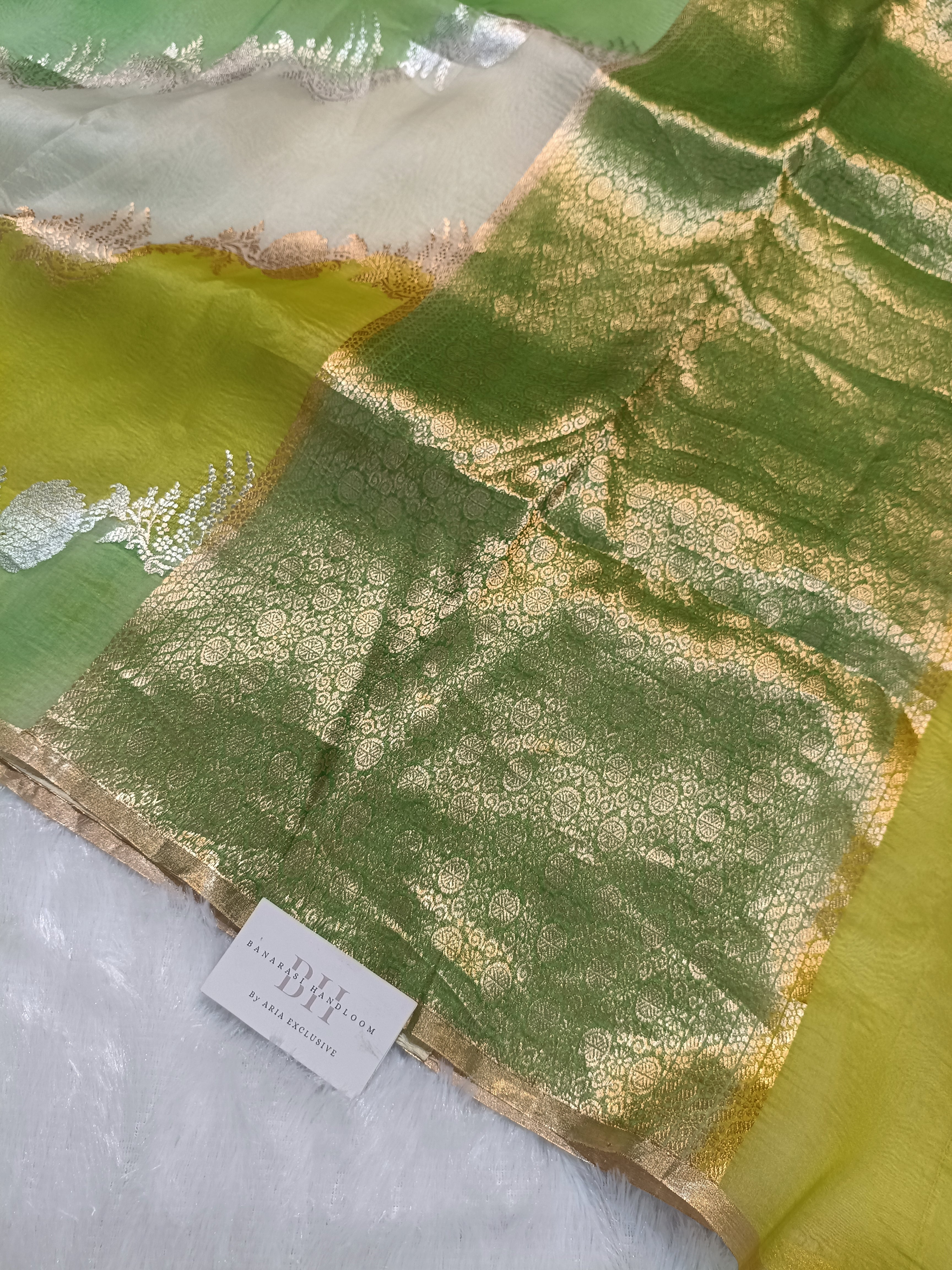 Pure Kora Organza Silk Rangkaat Banarasi Saree – Floral Woven Design