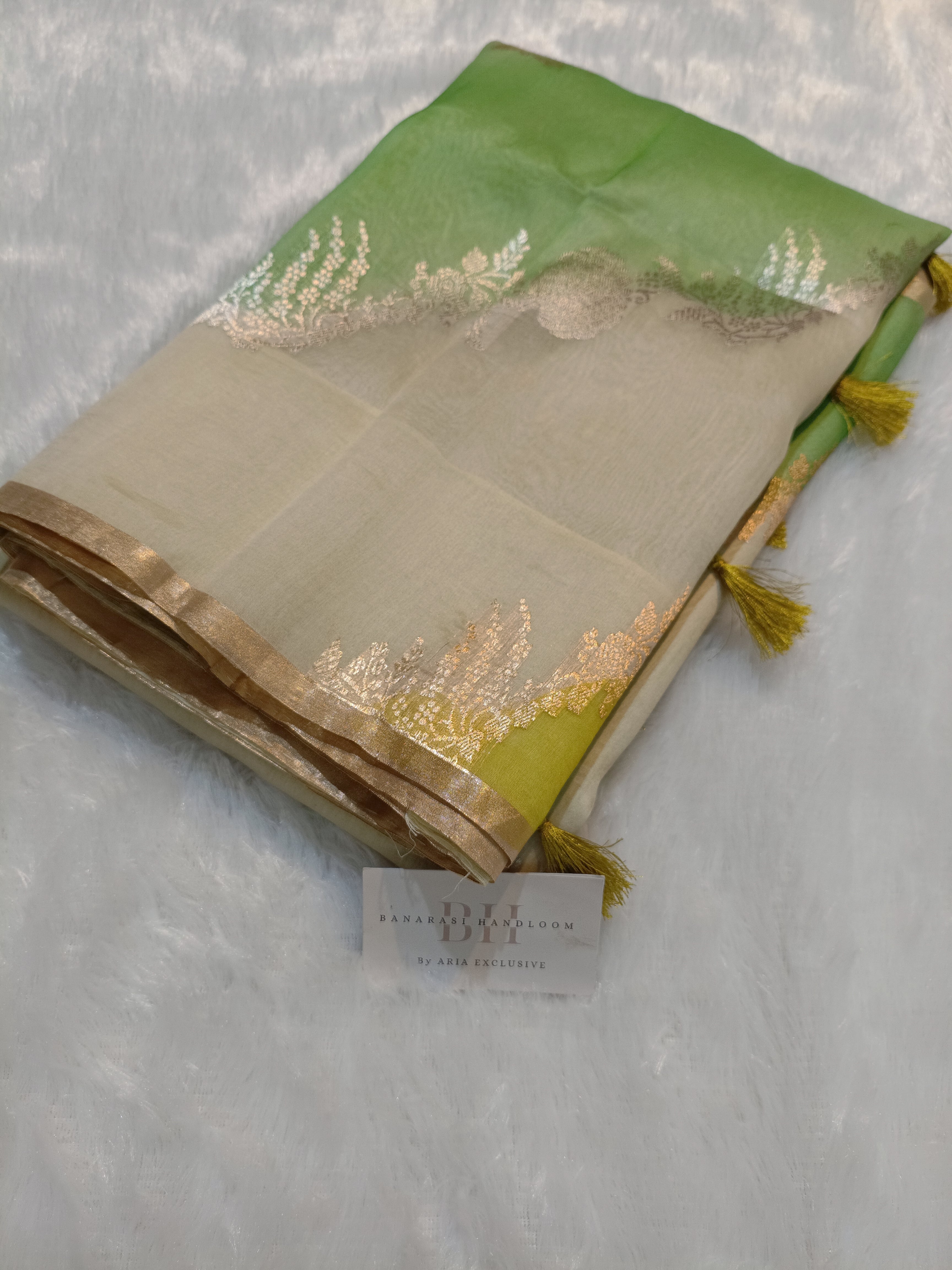 Pure Kora Organza Silk Rangkaat Banarasi Saree – Floral Woven Design