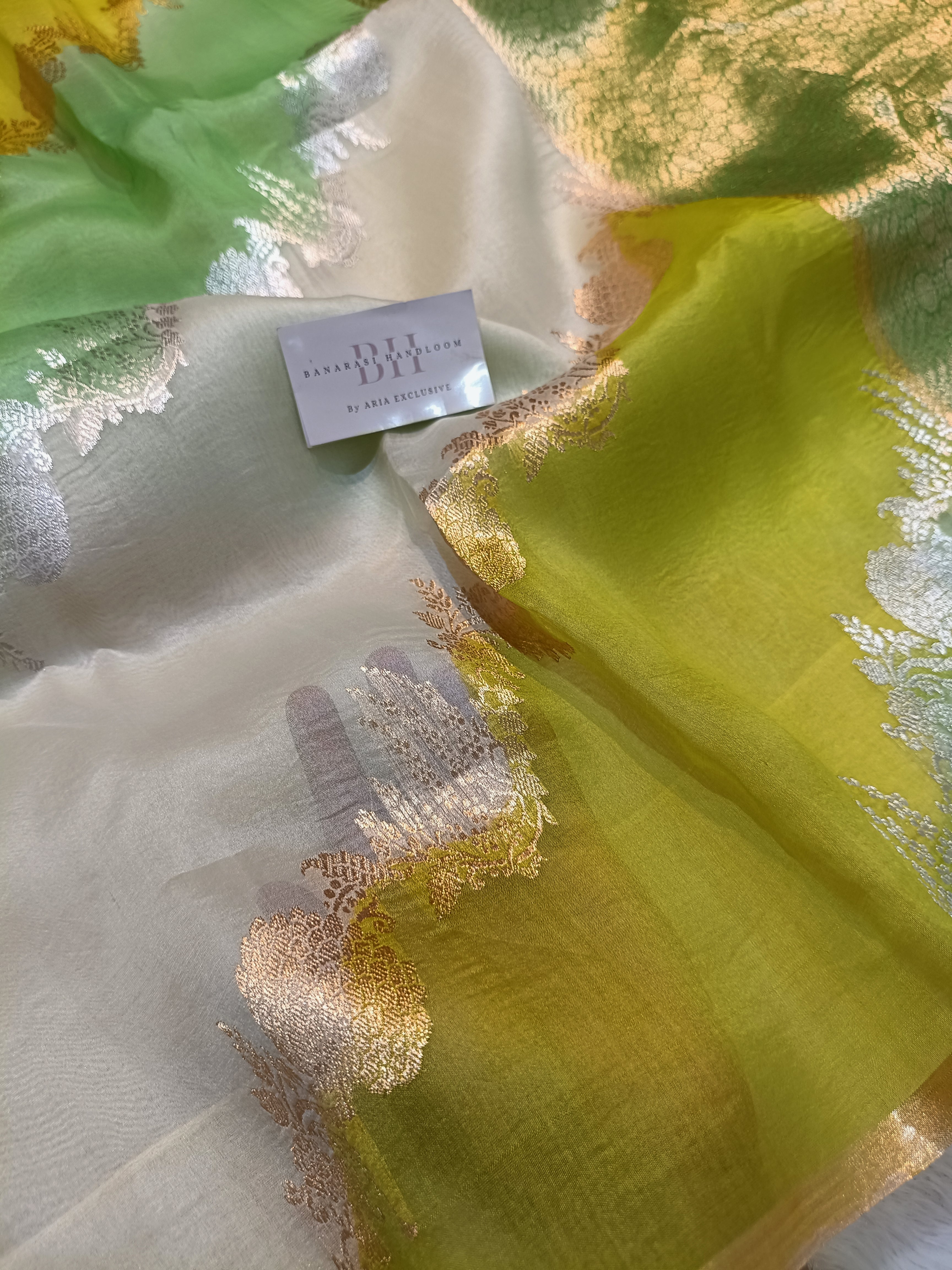Pure Kora Organza Silk Rangkaat Banarasi Saree – Floral Woven Design